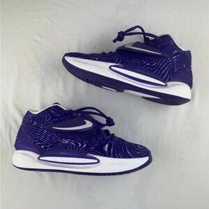 NEW Nike shoes